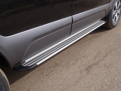 Пороги алюминиевые Slim Line Silver ТСС для Jeep Cherokee 2014-2018